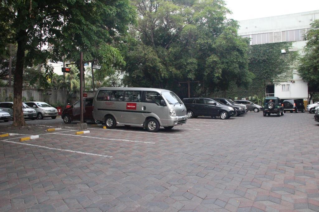 Mercure Surabaya Exterior photo