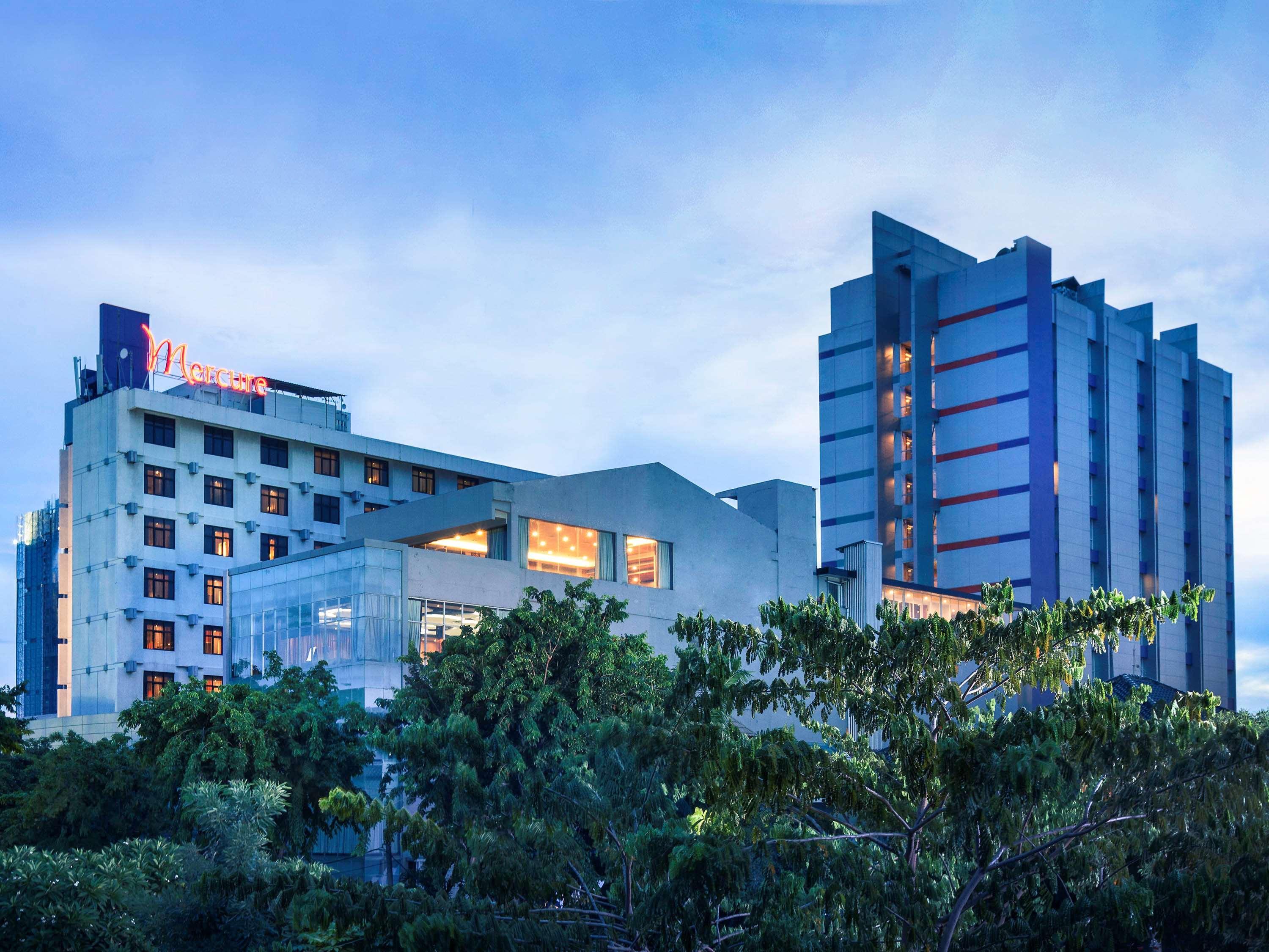 Mercure Surabaya Exterior photo