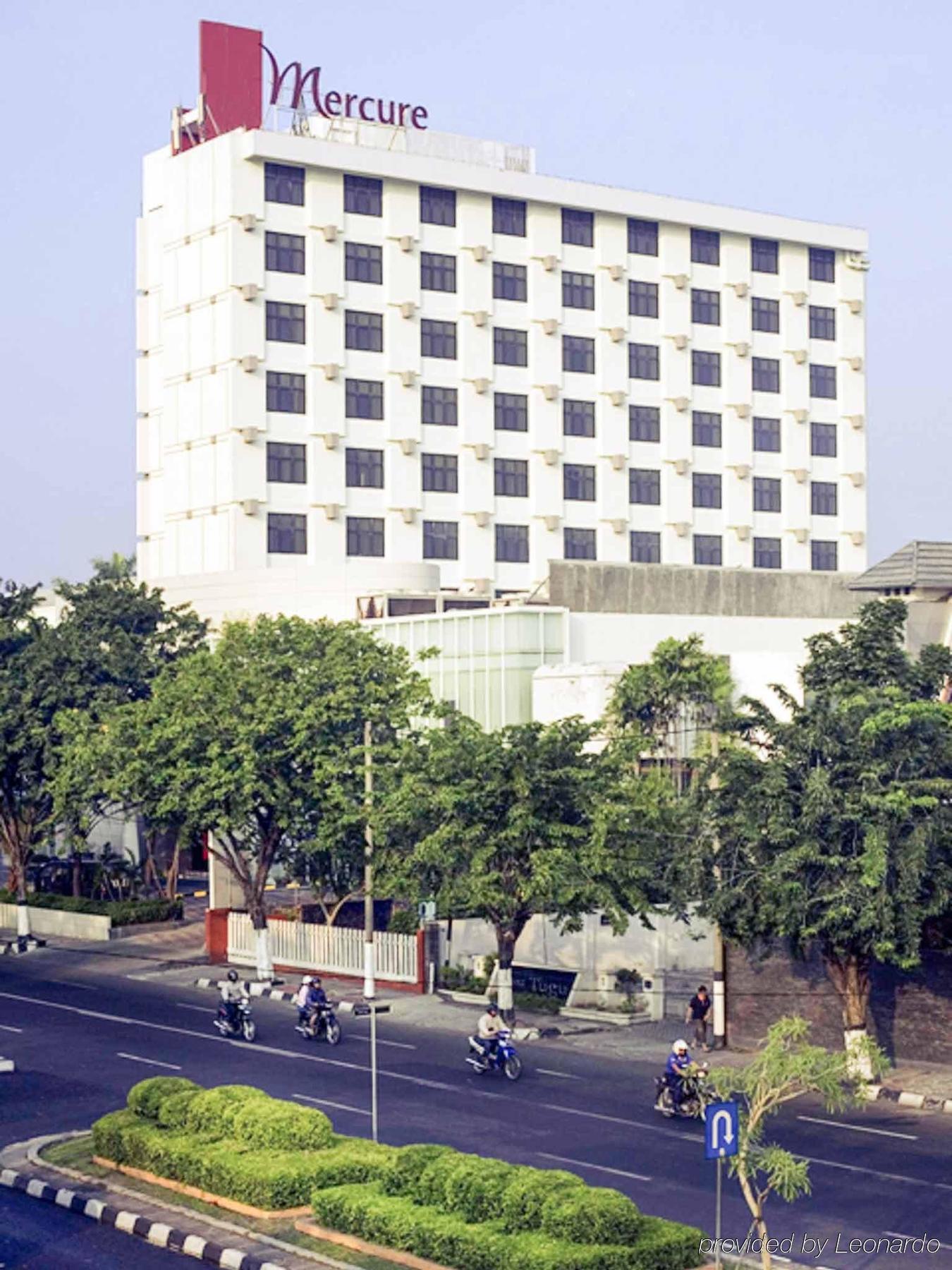 Mercure Surabaya Exterior photo