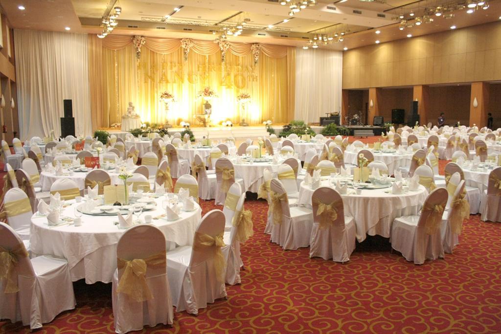 Mercure Surabaya Exterior photo